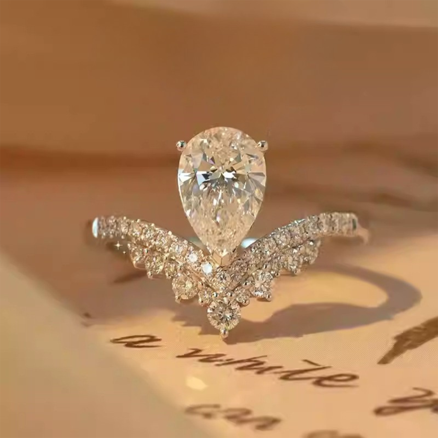 Raisove PT950鉑金 1.58cts 皇冠水滴培育鑽石戒指 E色(R-007)